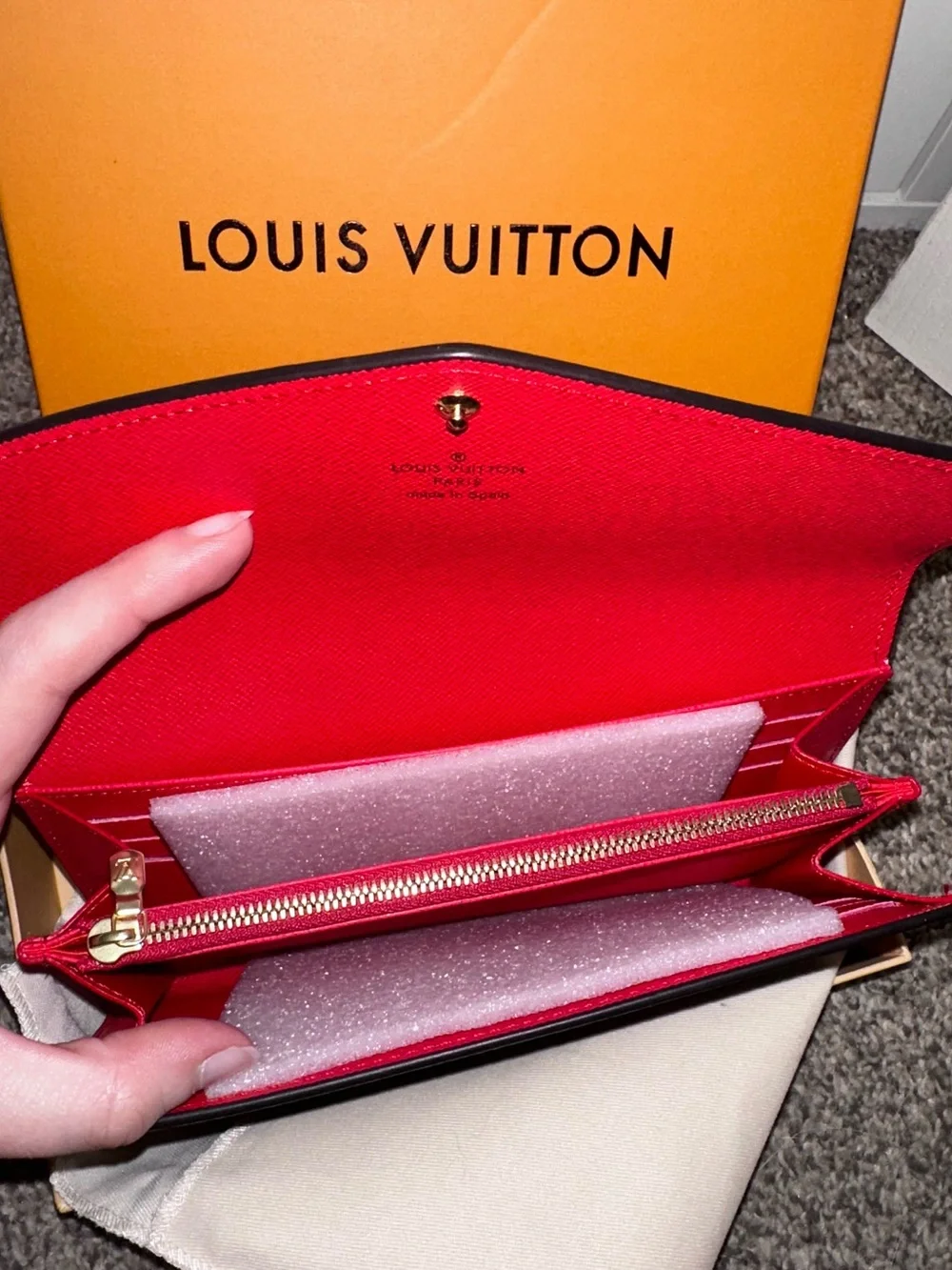 Louis Vuitton Sarah Wallet - Picture 15 of 15